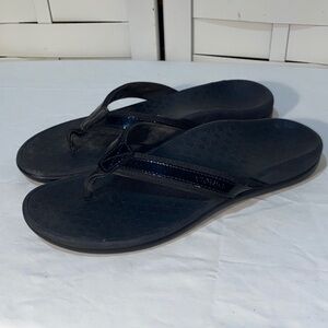 Vionic Tide II women’s Black Flip Flops Sandals Size 8